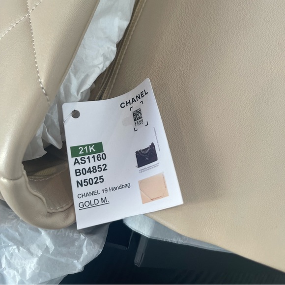 *SOLD* NIB w/Tags, Chanel Medium 19 Shoulder Bag - Picture 3 of 7